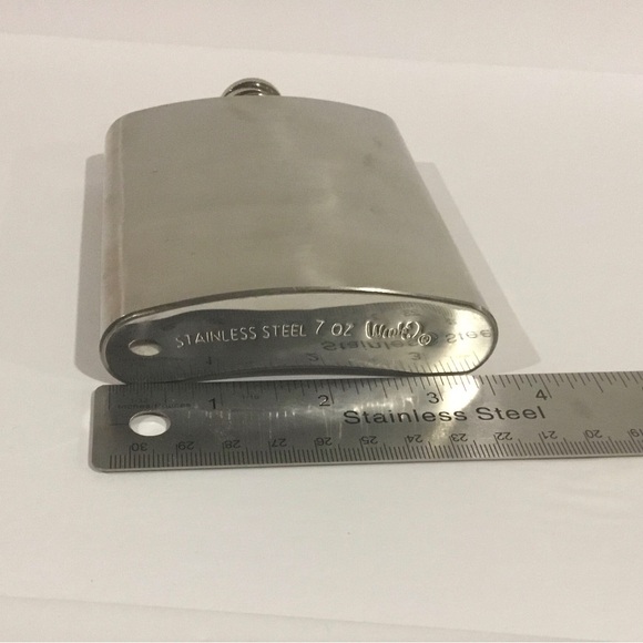Wink 7 oz Stainless Steel Hip Flask - Picture 4 of 5